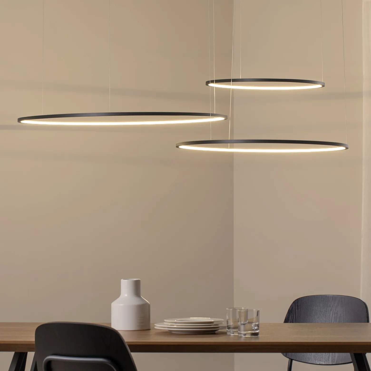 LED-riippuvalaisin Saturno, musta, 3-lamppuinen, metalli, 4 000 K