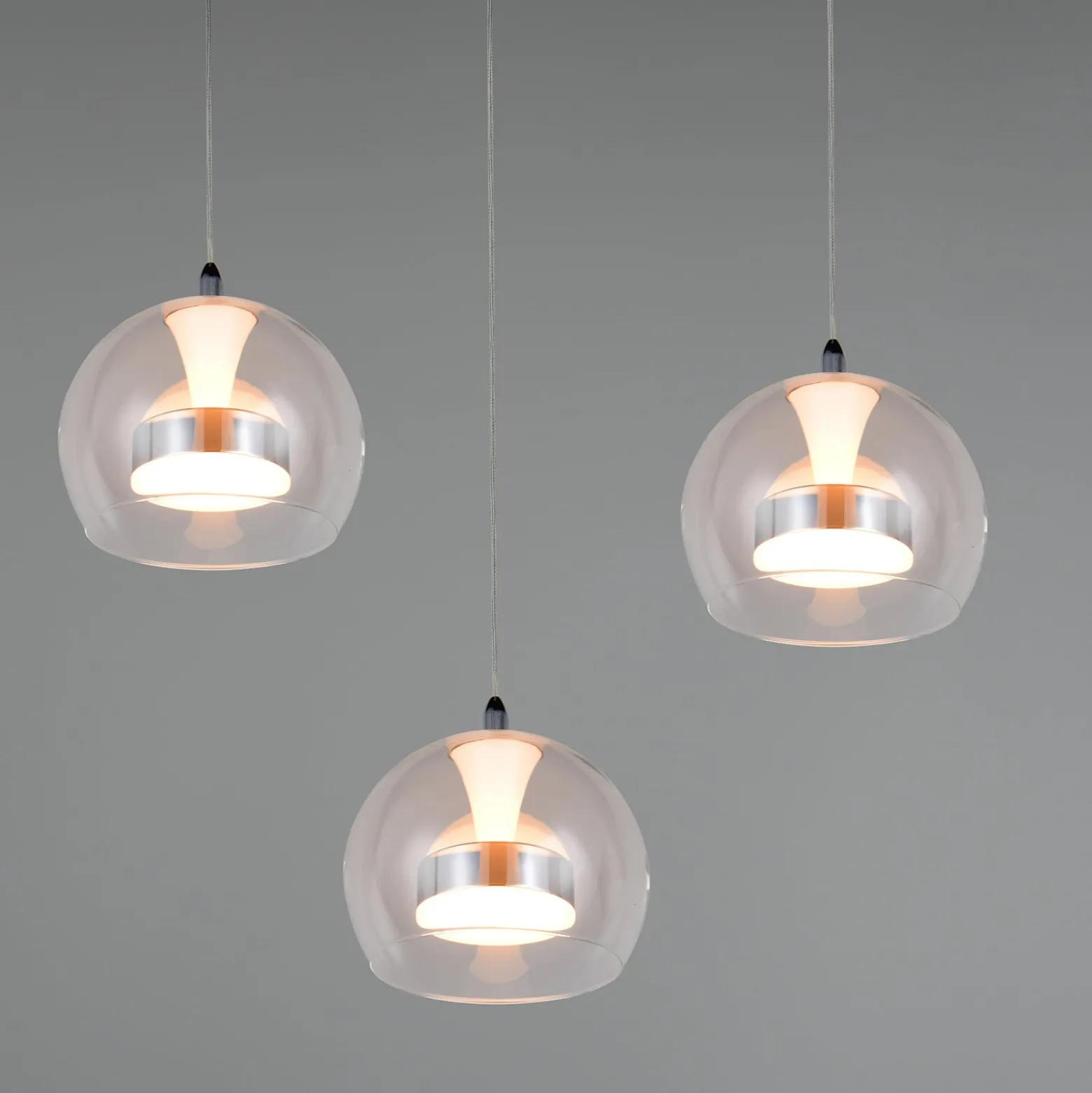 LED-riippuvalo Flynt, Ø 42 cm, kromivärinen, metalli CCT 3-lamppuinen