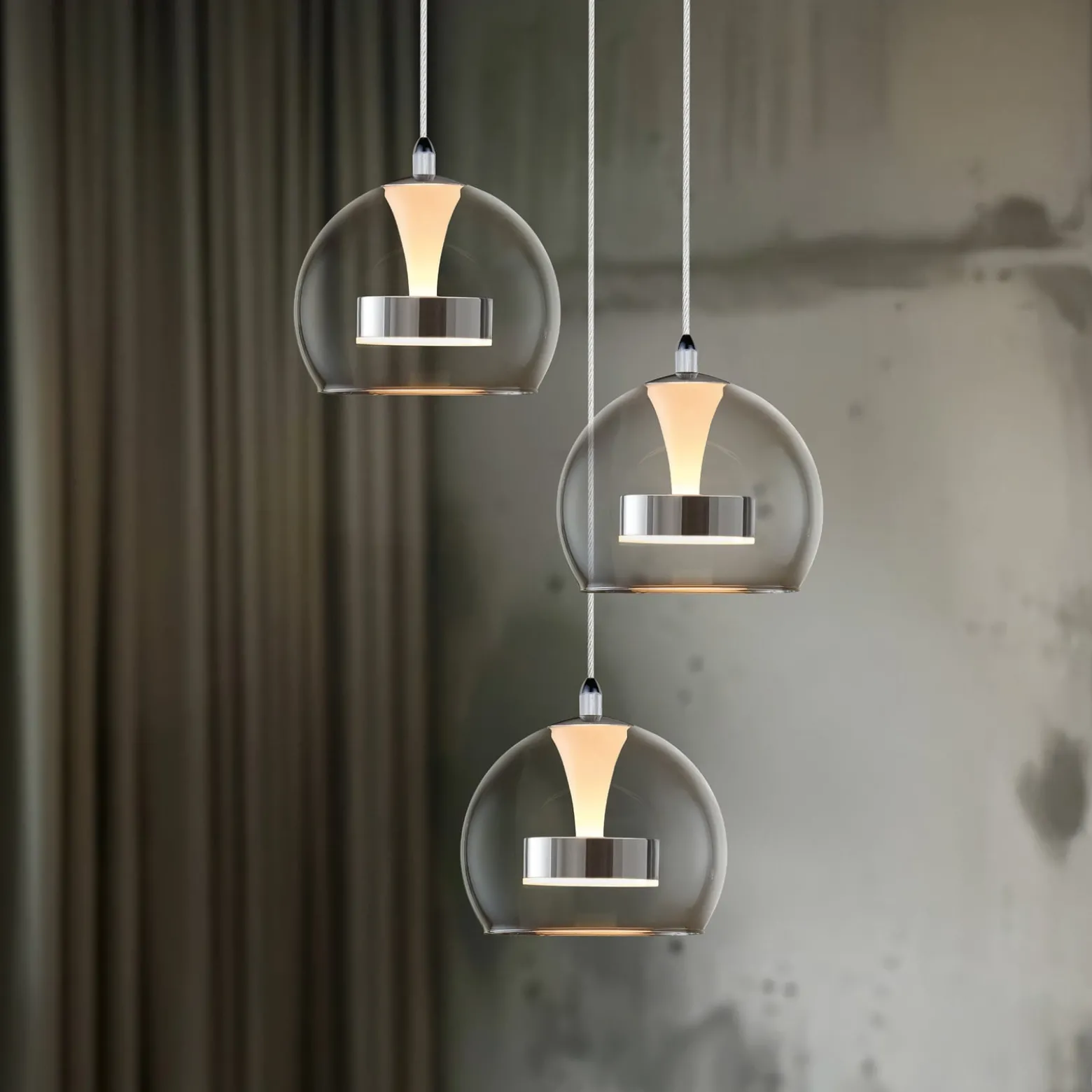 LED-riippuvalo Flynt, Ø 42 cm, kromivärinen, metalli CCT 3-lamppuinen