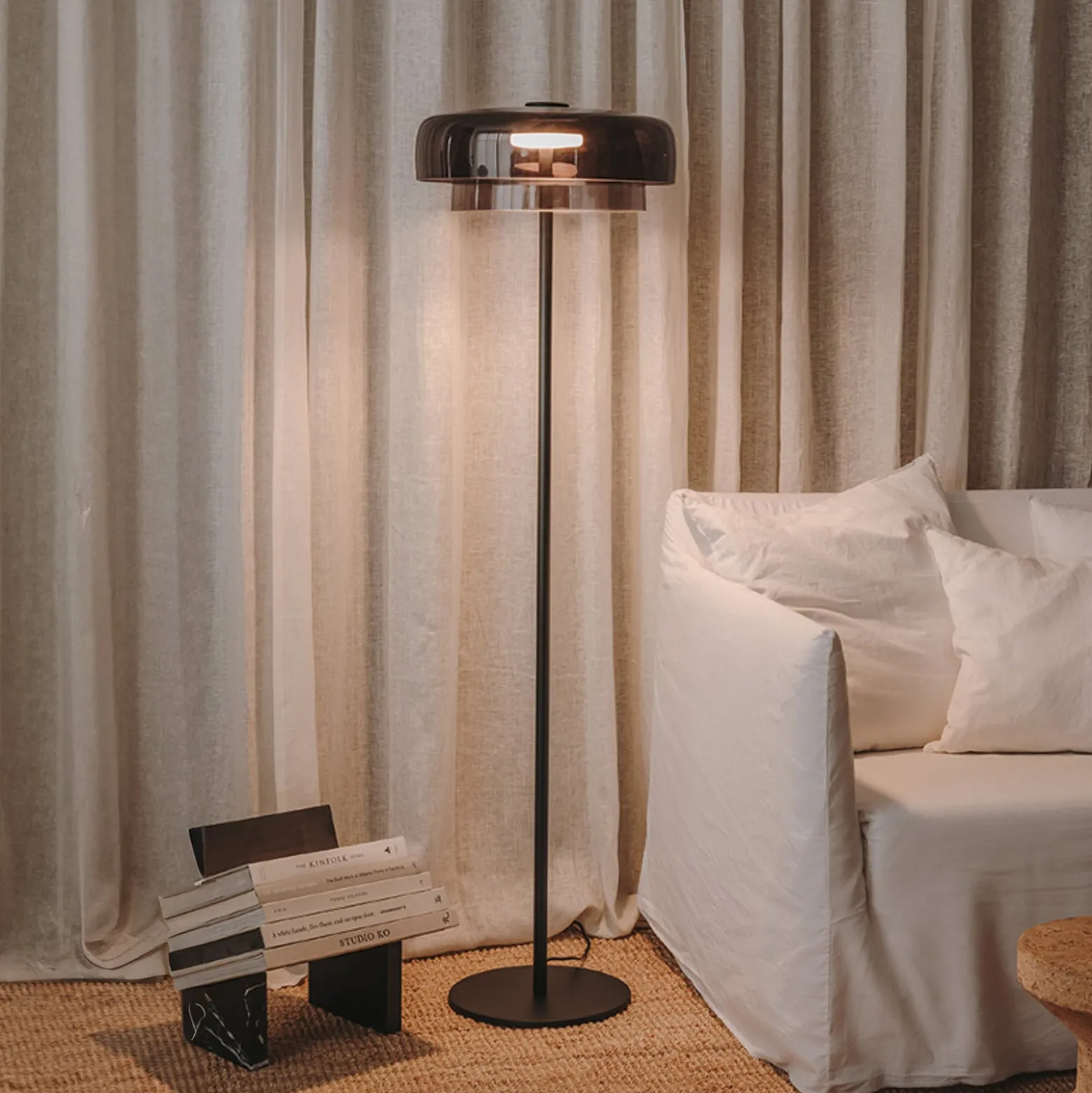LEDS-C4 LED-lattiavalaisin Levels, 2-kerroksinen, musta, lasi, CCT