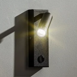 LED-seinävalaisin Enzo kulmikas, kytkimellä, musta