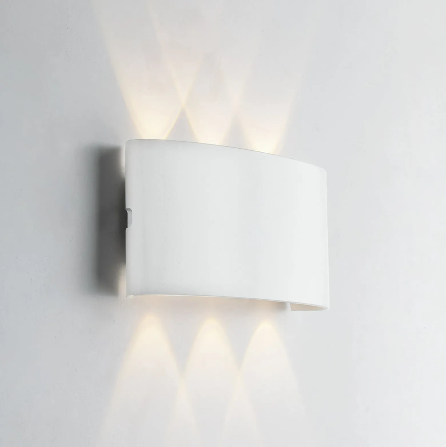 LED-ulkoseinälamppu Betle, valkoinen, leveys 17 cm, metalli, CCT