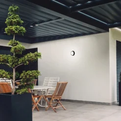 LED-ulkoseinälamppu Helsinki tunnistin IP44, musta