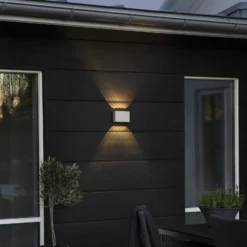 LED-ulkoseinävalaisin Chieri, 8-lamppua, valkoinen