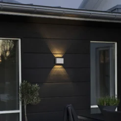 LED-ulkoseinävalaisin Chieri, 8-lamppua, valkoinen