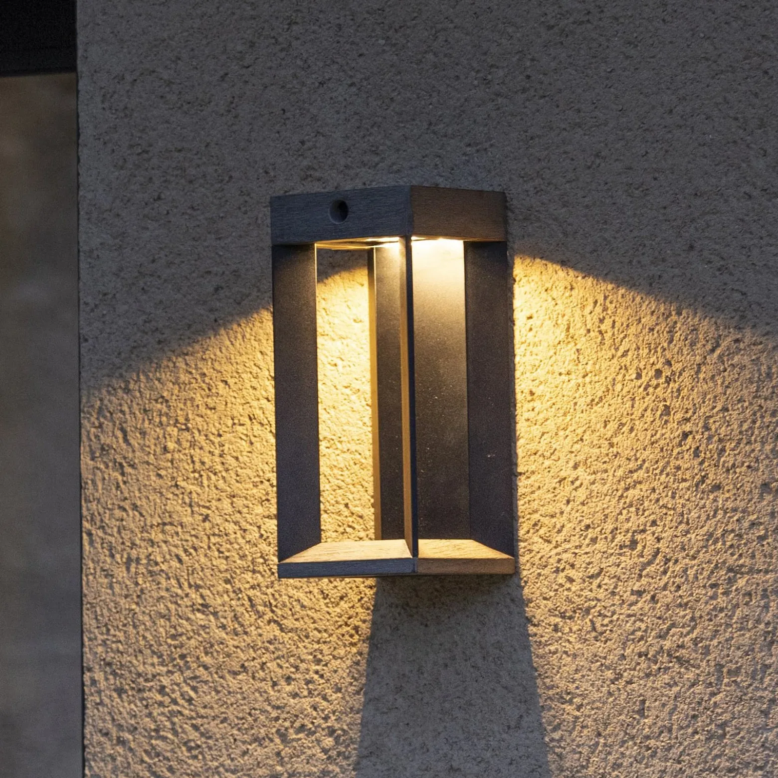 Les Jardins LED-aurinkokäyttöinen seinävalaisin Teckalu, harmaa/musta