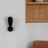 Liggera seinävalaisin, musta, terästä, leveys 10,3 cm