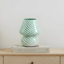 Lindby Andriana pöytävalaisin, vihreä/valkoinen, lasia, Ø 15 cm