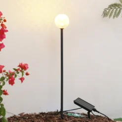 Lindby aurinkokäyttöinen LED-valaisin Brindley, musta, lasi, IP65