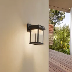 Lindby aurinko-LED-seinävalaisin Latarka, korkeus 27,5 cm, anturi