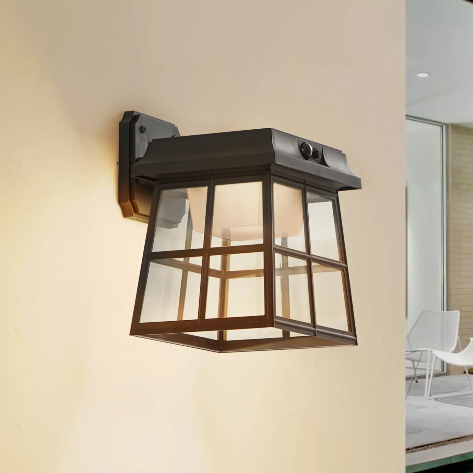 Lindby aurinko-LED-seinävalaisin Latarka, korkeus 24 cm, anturi