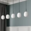 Lindby Etiena -riippuvalo, 5-lamp., lasi, opaali