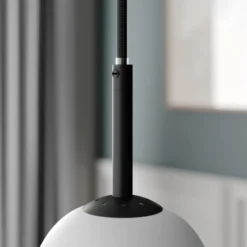 Lindby Etiena -riippuvalo, 5-lamp., lasi, opaali