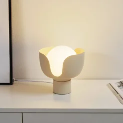 Lindby Fiora pöytävalaisin, beige, lasia, metallia, Ø 20 cm