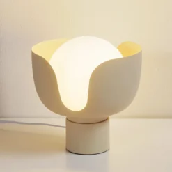 Lindby Fiora pöytävalaisin, beige, lasia, metallia, Ø 20 cm