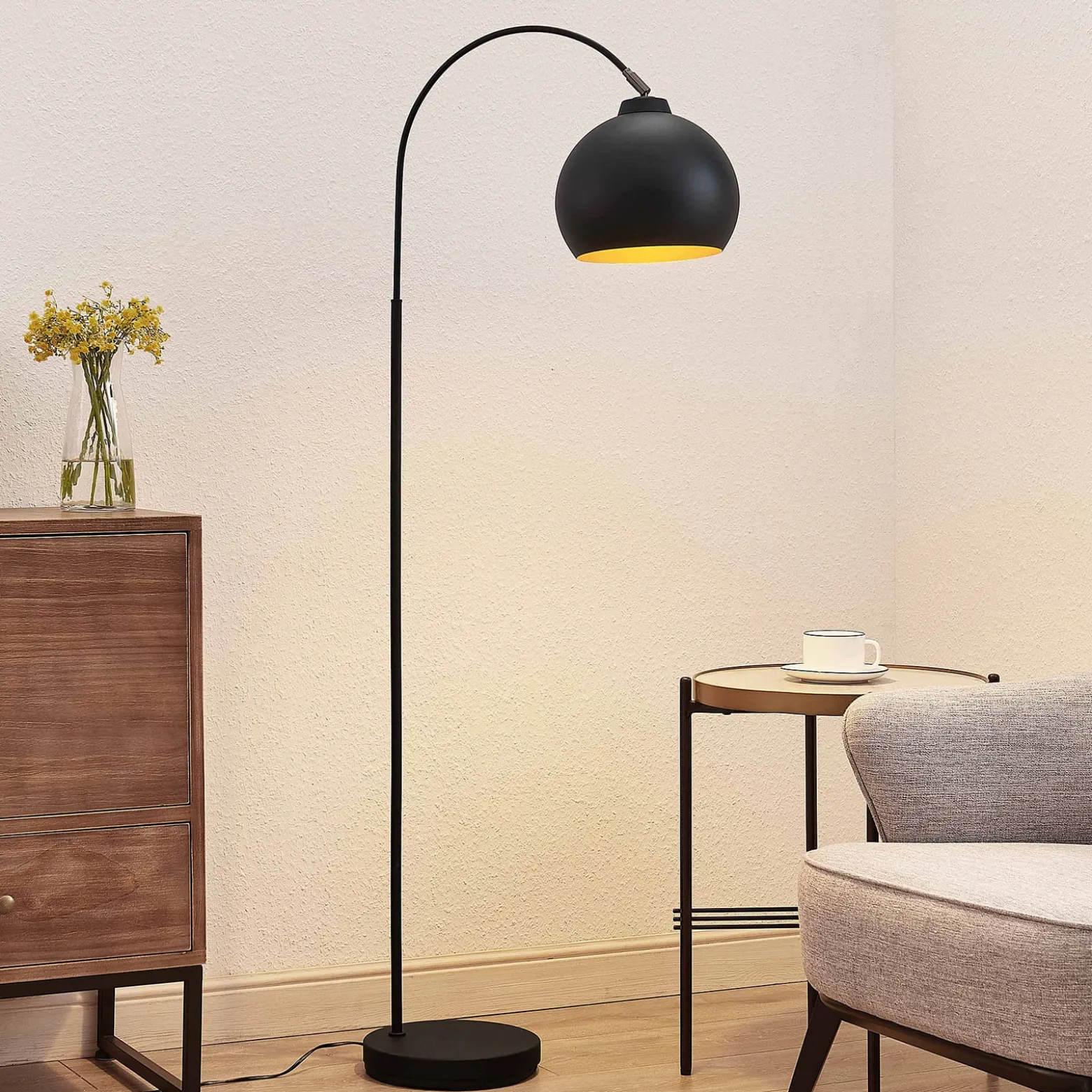 Lindby kaarilamppu Minali, musta, metalli, korkeus 148 cm, E27