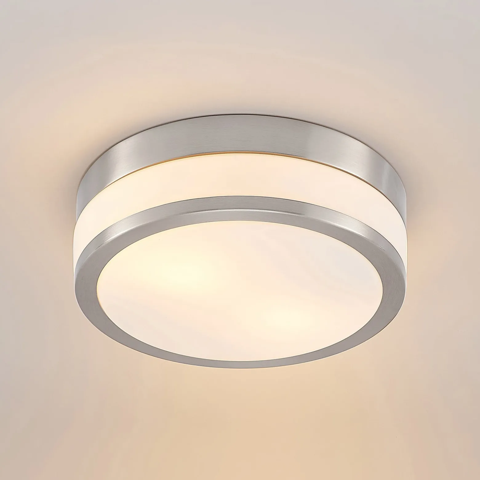 Lindby kattovalaisin Flavi, Ø 28 cm, nikkeli, lasi, IP44, E27