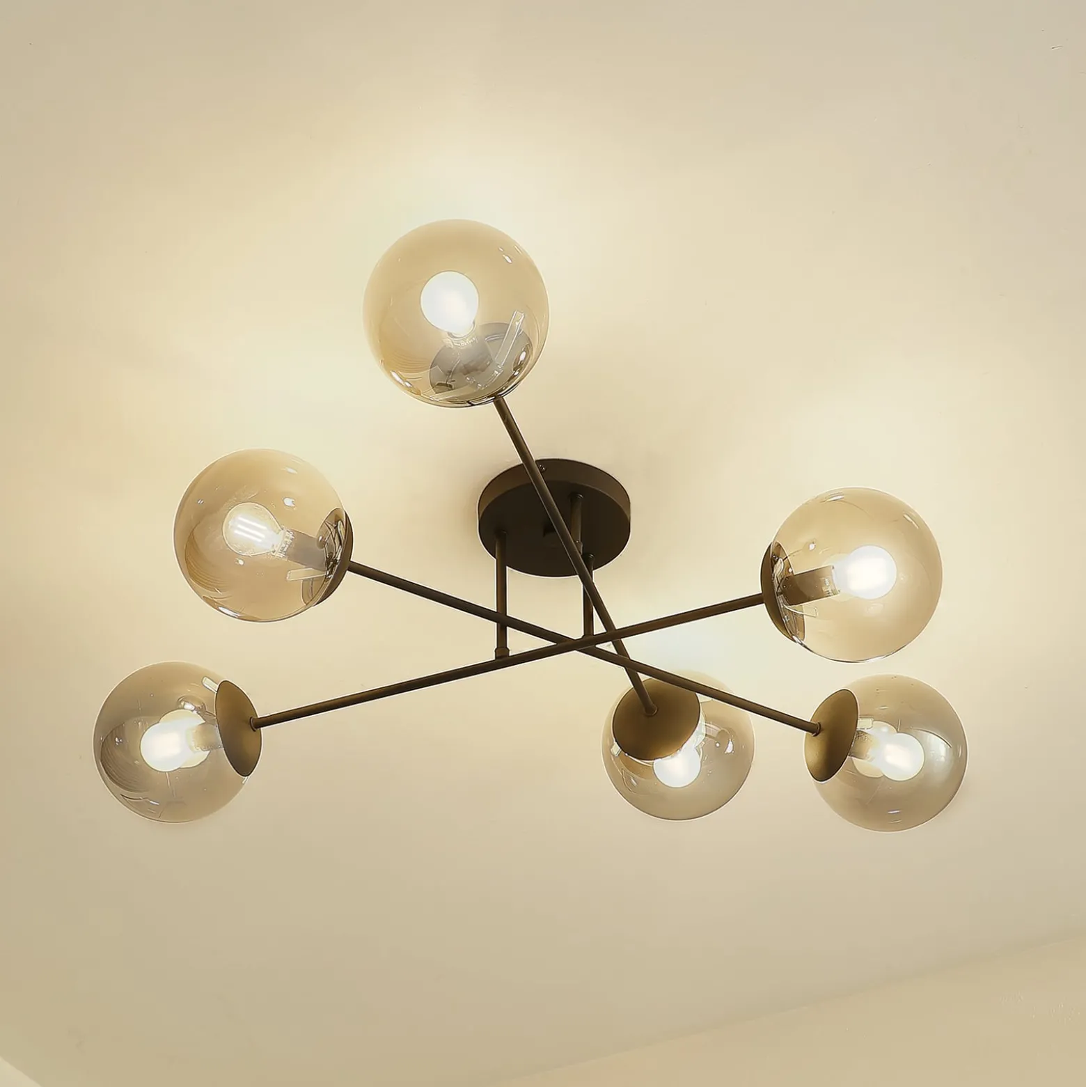 Lindby kattovalaisin Isamer, savunharmaa, Ø 80 cm, pallo