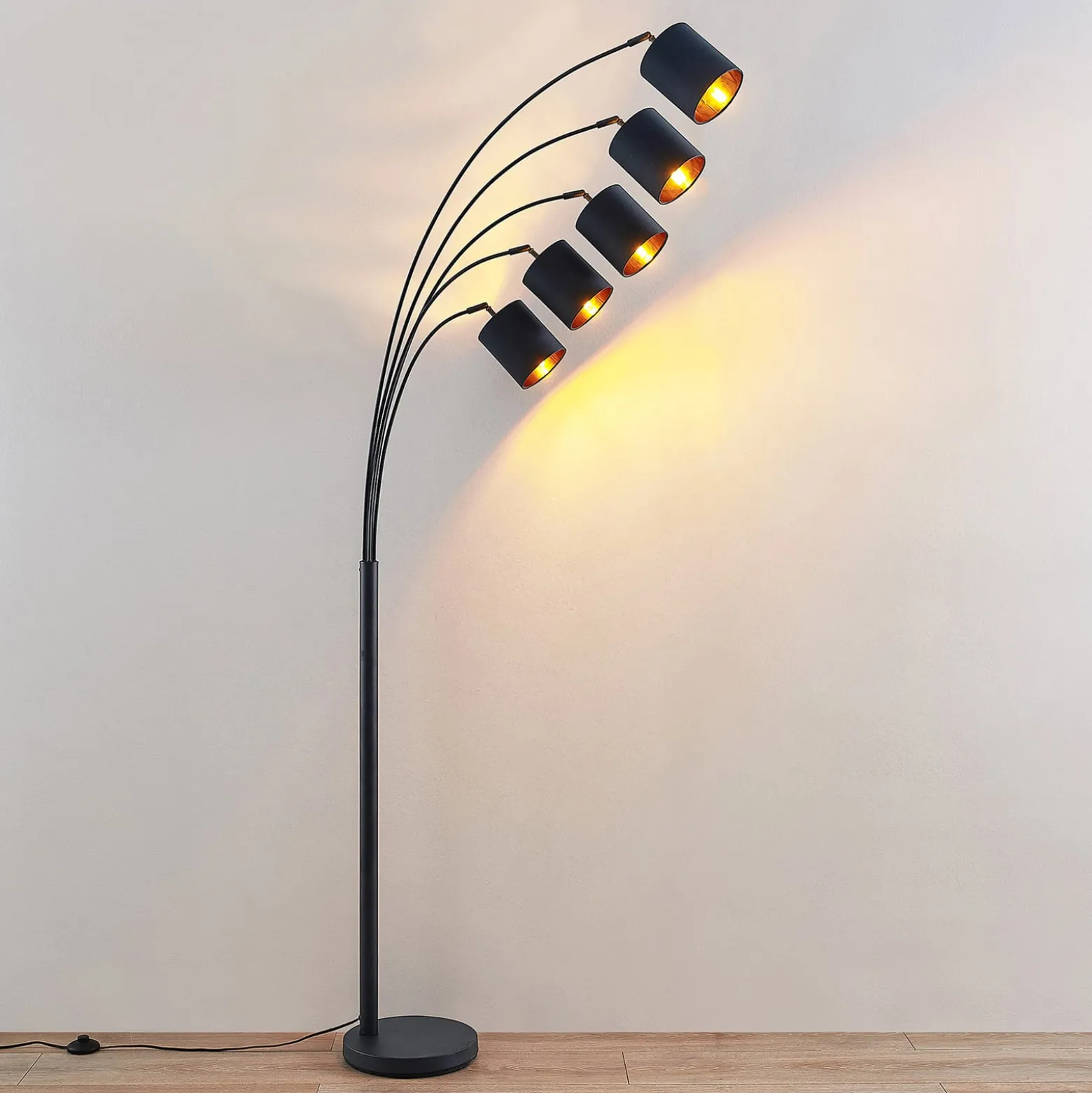 Lindby lattiavalaisin Abiram, musta/kulta, tekstiili, 70cm