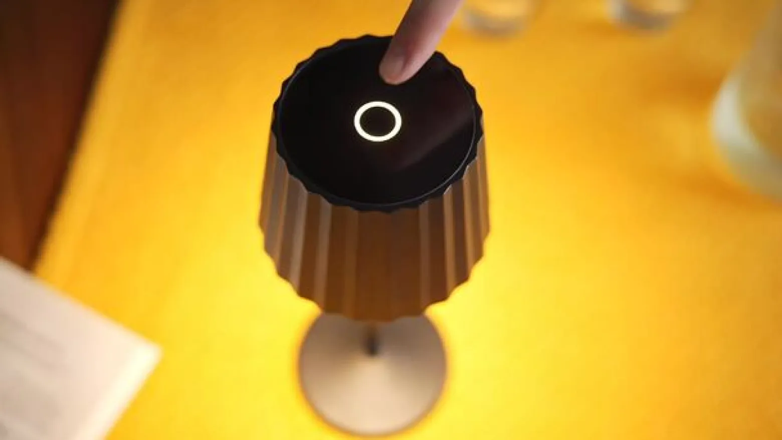 Lindby LED-akkukäyttöinen pöytävalaisin Esali, musta, metalli, IP65
