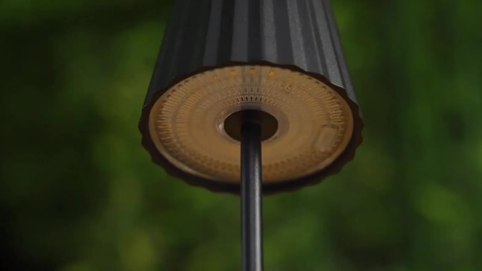Lindby LED-akkukäyttöinen pöytävalaisin Esali, musta, metalli, IP65