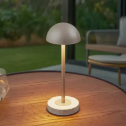 Lindby LED-akku-pöytälamppu Pippin, kulta/travertiini, IP44