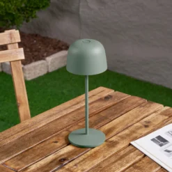 Lindby LED-akku-pöytävalaisin Arietty, vihreä, himmennettävä, IP65