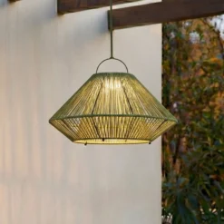 Lindby LED-aurinkokäyttöinen riippuvalaisin Austas, vihreä, Ø 50 cm, USB, IP54
