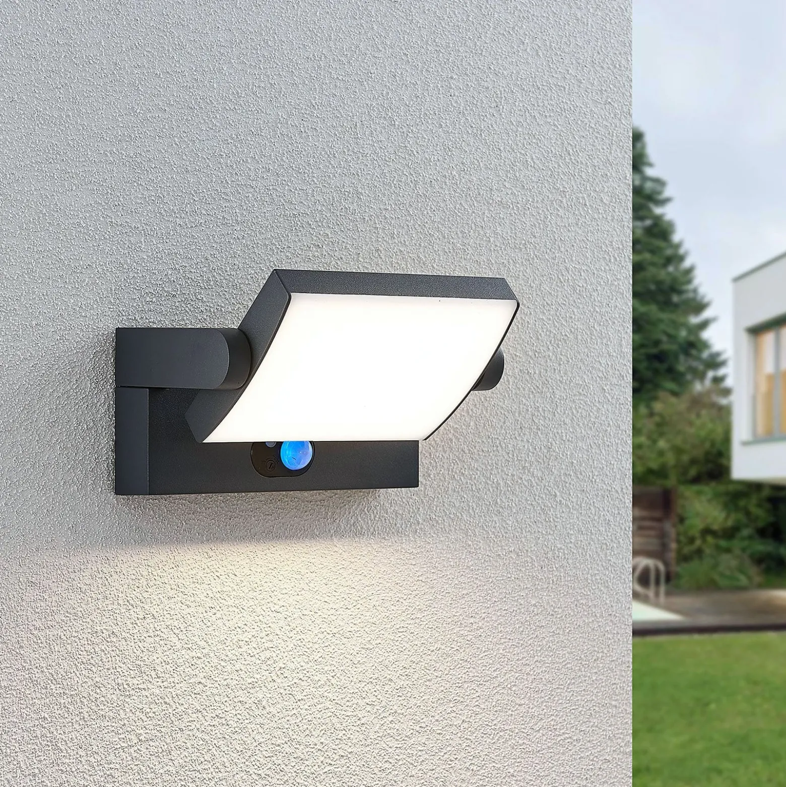 Lindby LED-aurinkokäyttöinen seinävalaisin Sherin, antrasiitti, liiketunnistin,