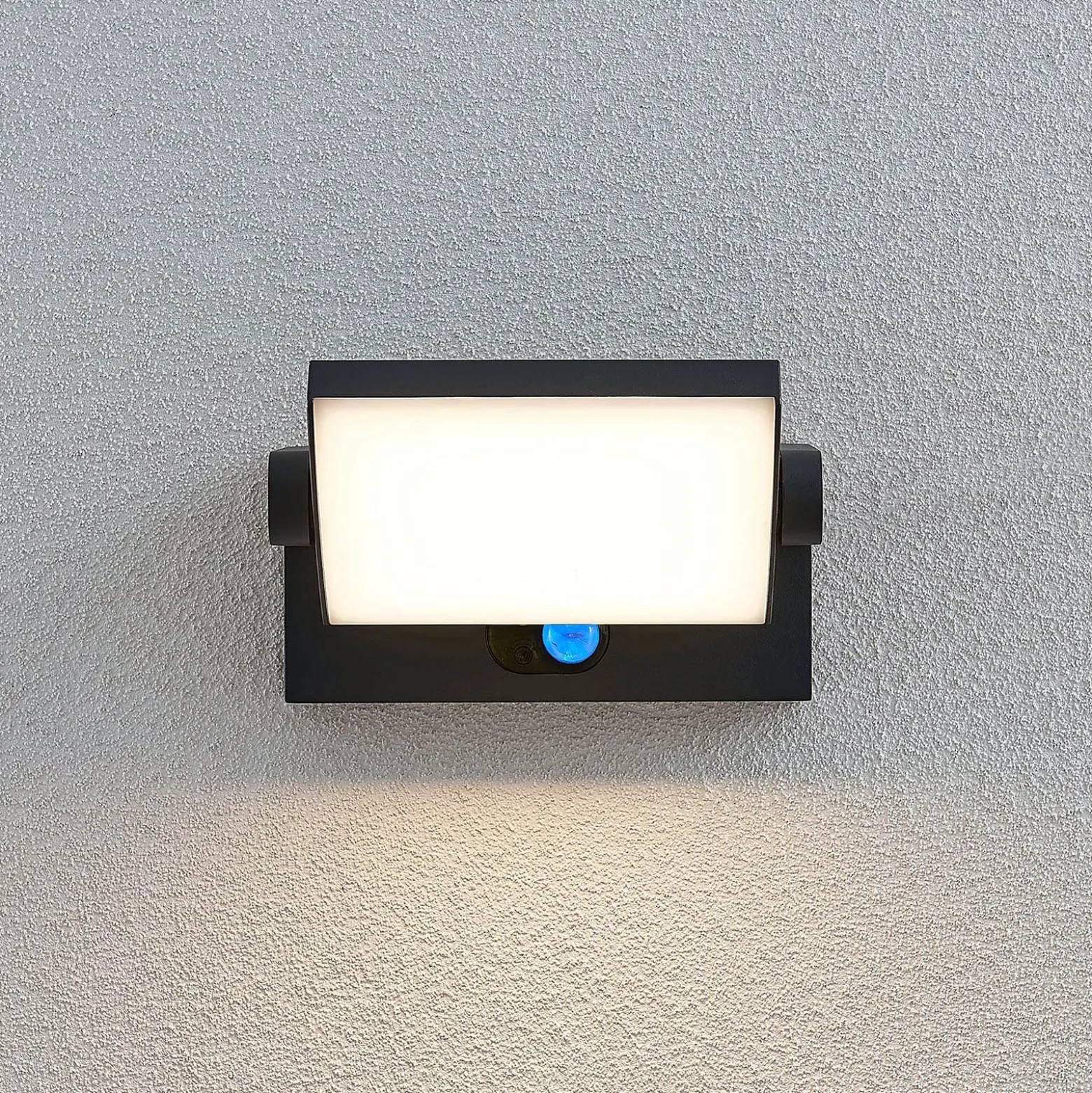 Lindby LED-aurinkokäyttöinen seinävalaisin Sherin, antrasiitti, liiketunnistin,