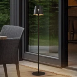 Lindby LED aurinko lattiavalaisin Hilario, musta, rauta, ladattava akku