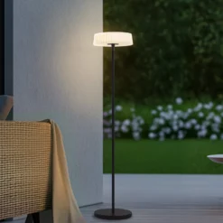 Lindby LED-aurinkolattiavalaisin Samine, musta, metalli, himmennettävä