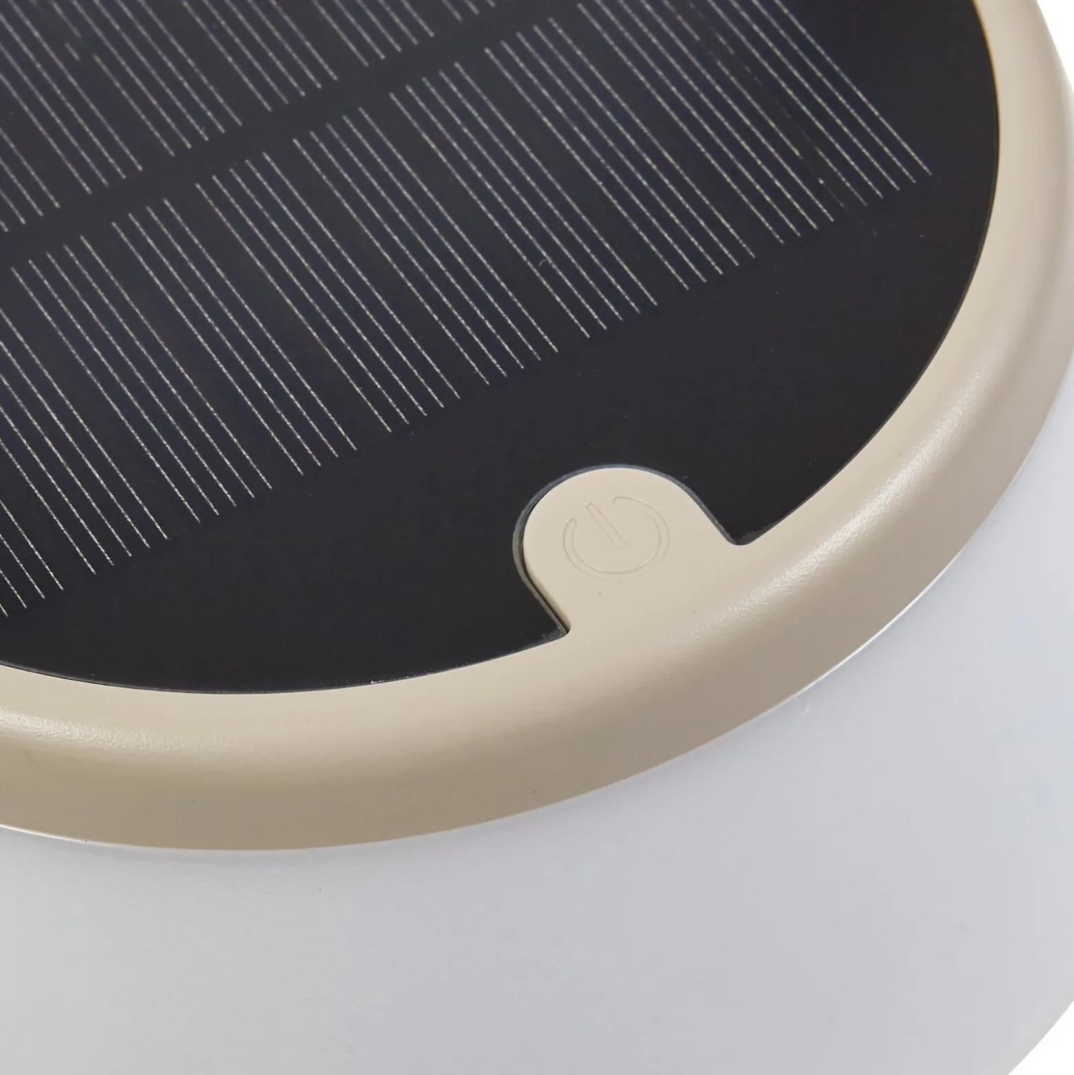 Lindby LED-aurinkopöytävalaisin Mikkel, beige, himmennettävä, 7 cm