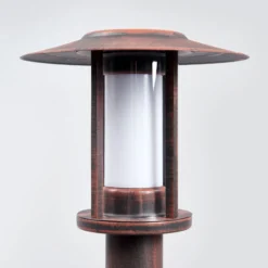 Lindby LED-jalustavalaisin Pavlos, 55 cm, ruosteenvärinen, anturi