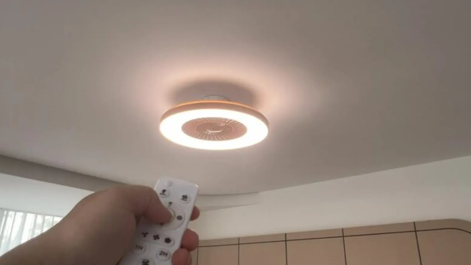 Lindby LED-kattotuuletin Teleo, Ø 58 cm, puunvärinen, CCT