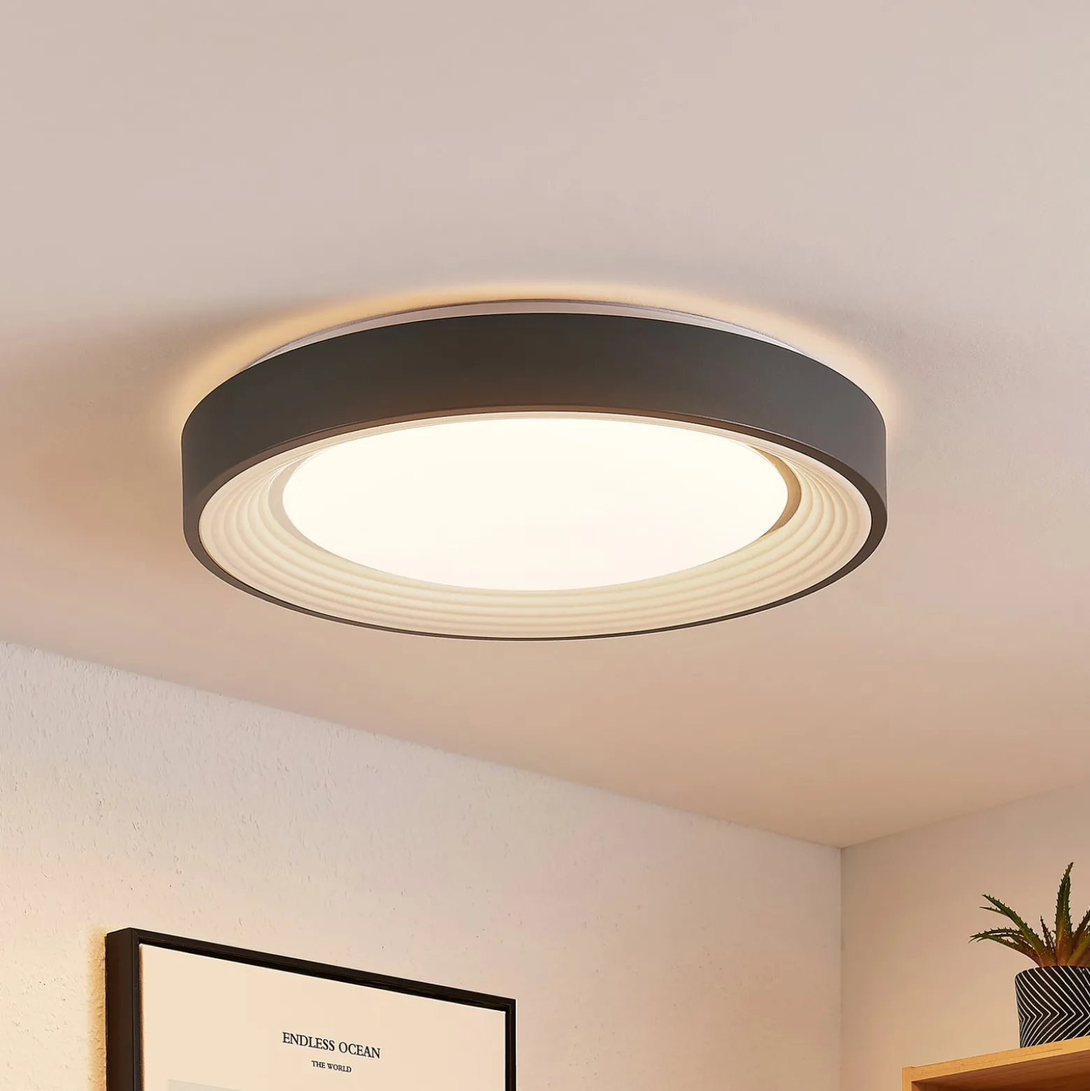Lindby LED-kattovalaisin Lindum, RGB, CCT, kaukosäädin, himmennettävä