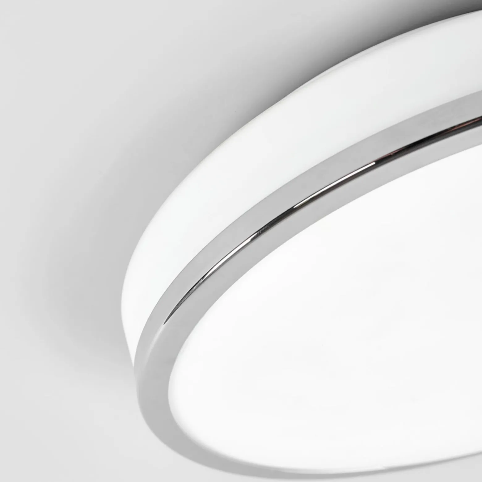Lindby LED-kattovalaisin Lyss, Ø 28 cm, kromivärinen, IP44