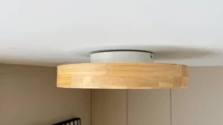 Lindby LED-kattovalaisin Milada, tammi, CCT, kaukosäädin