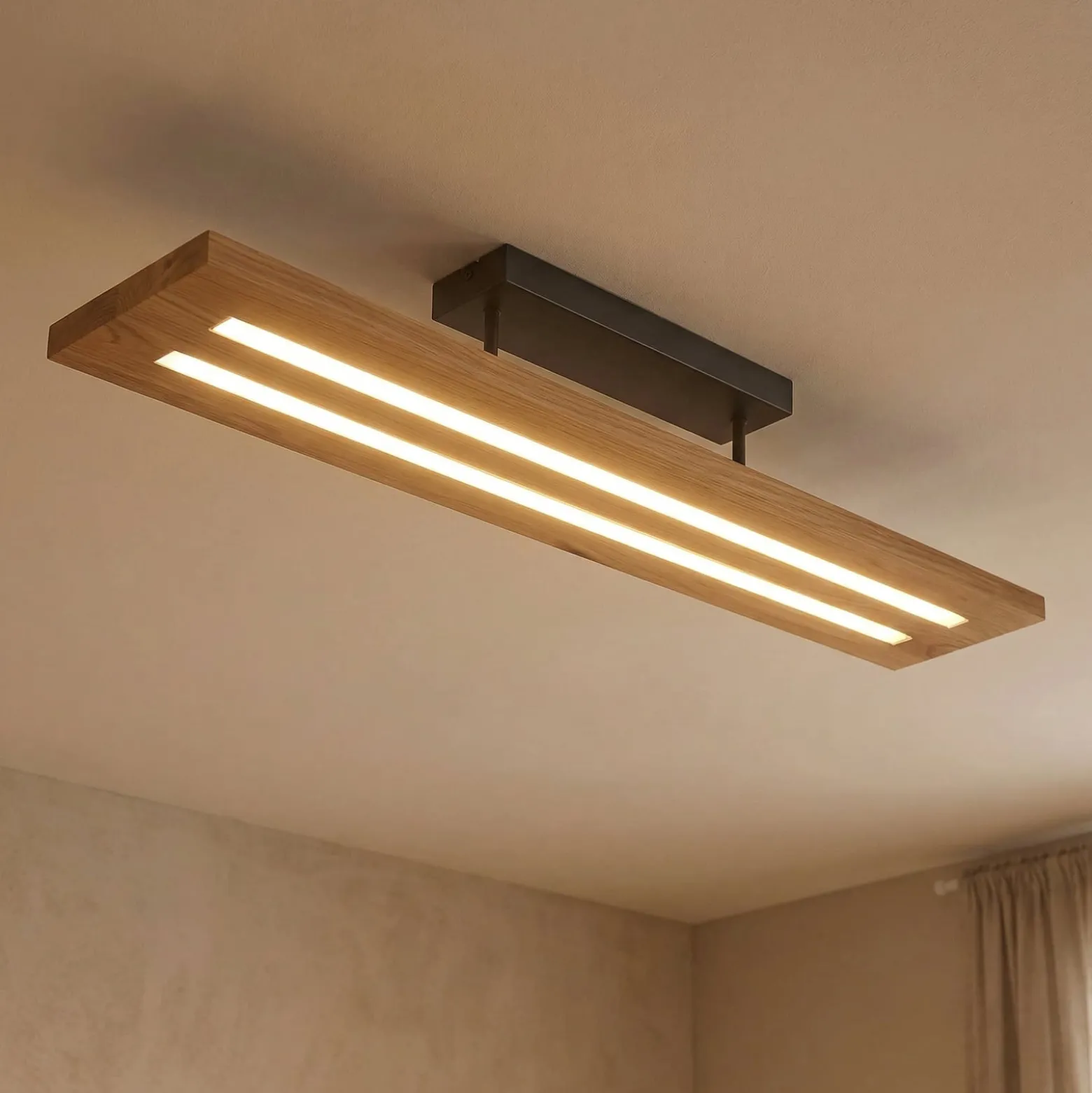 Lindby LED-kattovalaisin Nesaja, musta, puu, 98cm, himmennettävä