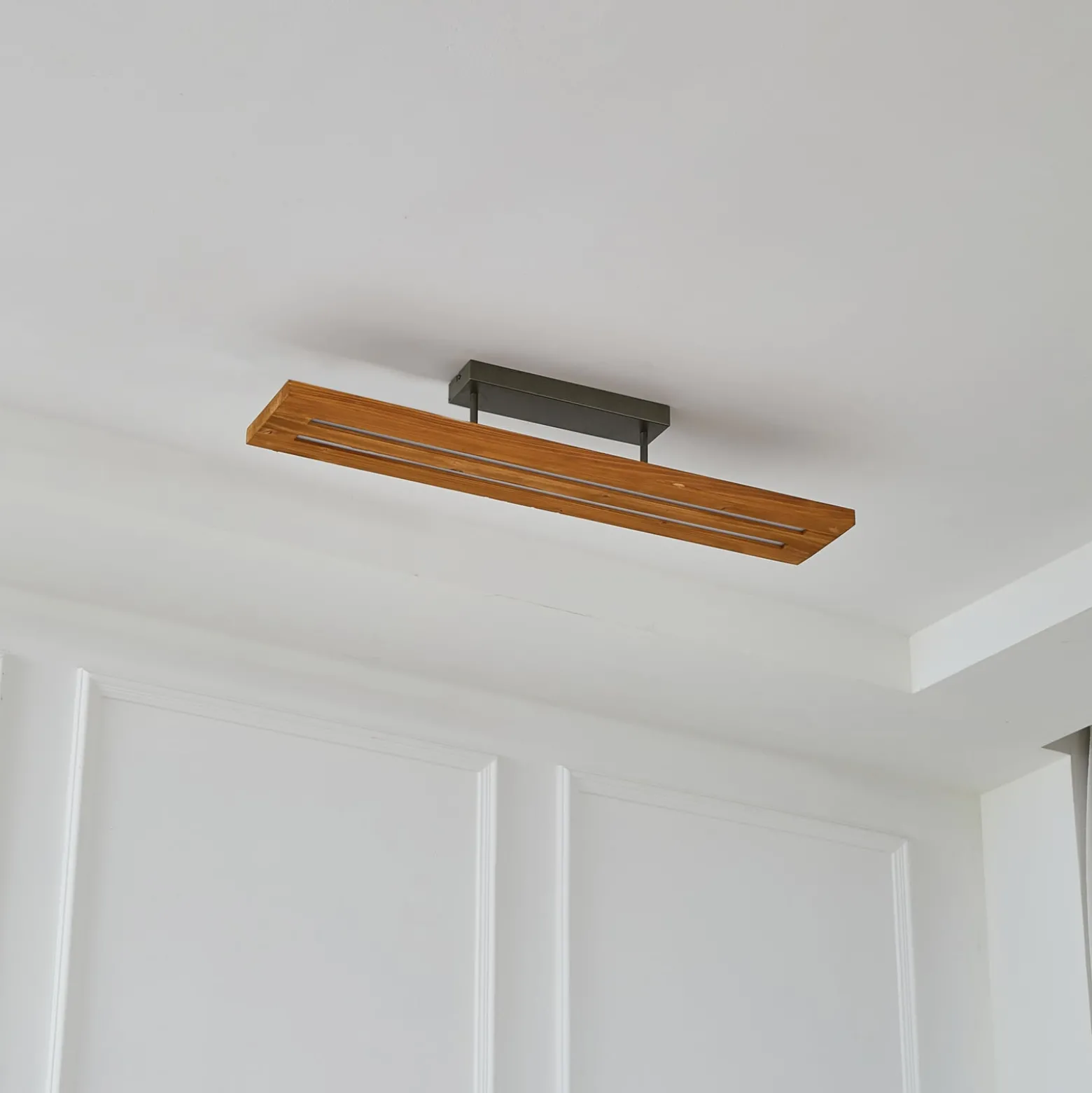 Lindby LED-kattovalaisin Nesaja, musta, puu, 98cm, himmennettävä