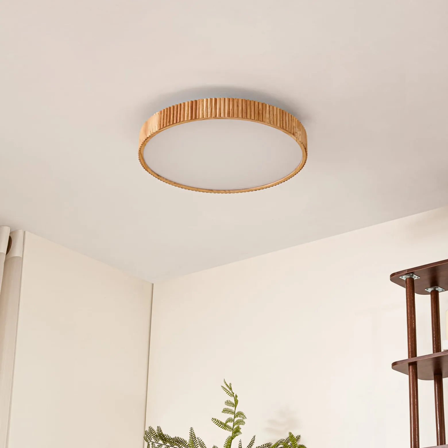 Lindby LED-kattovalaisin Velua, valkoinen/vaalea puu, CCT, Ø 50 cm