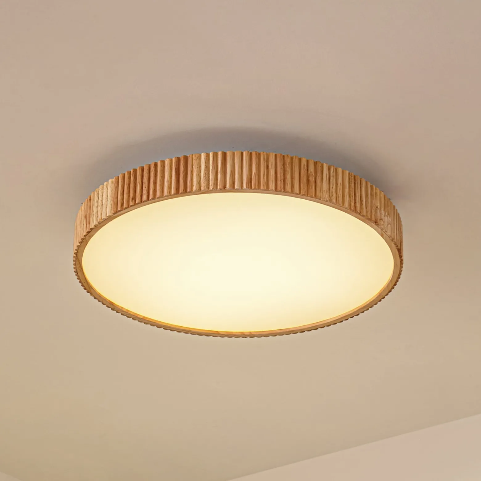 Lindby LED-kattovalaisin Velua, valkoinen/vaalea puu, CCT, Ø 50 cm
