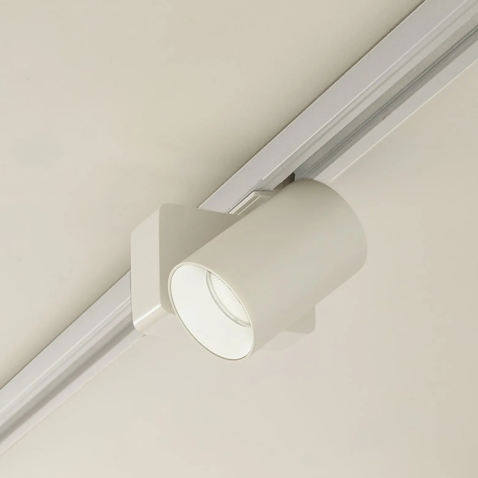 Lindby LED-kiskovalaisin Linaro/Brinja, valkoinen, 1-vaiheinen