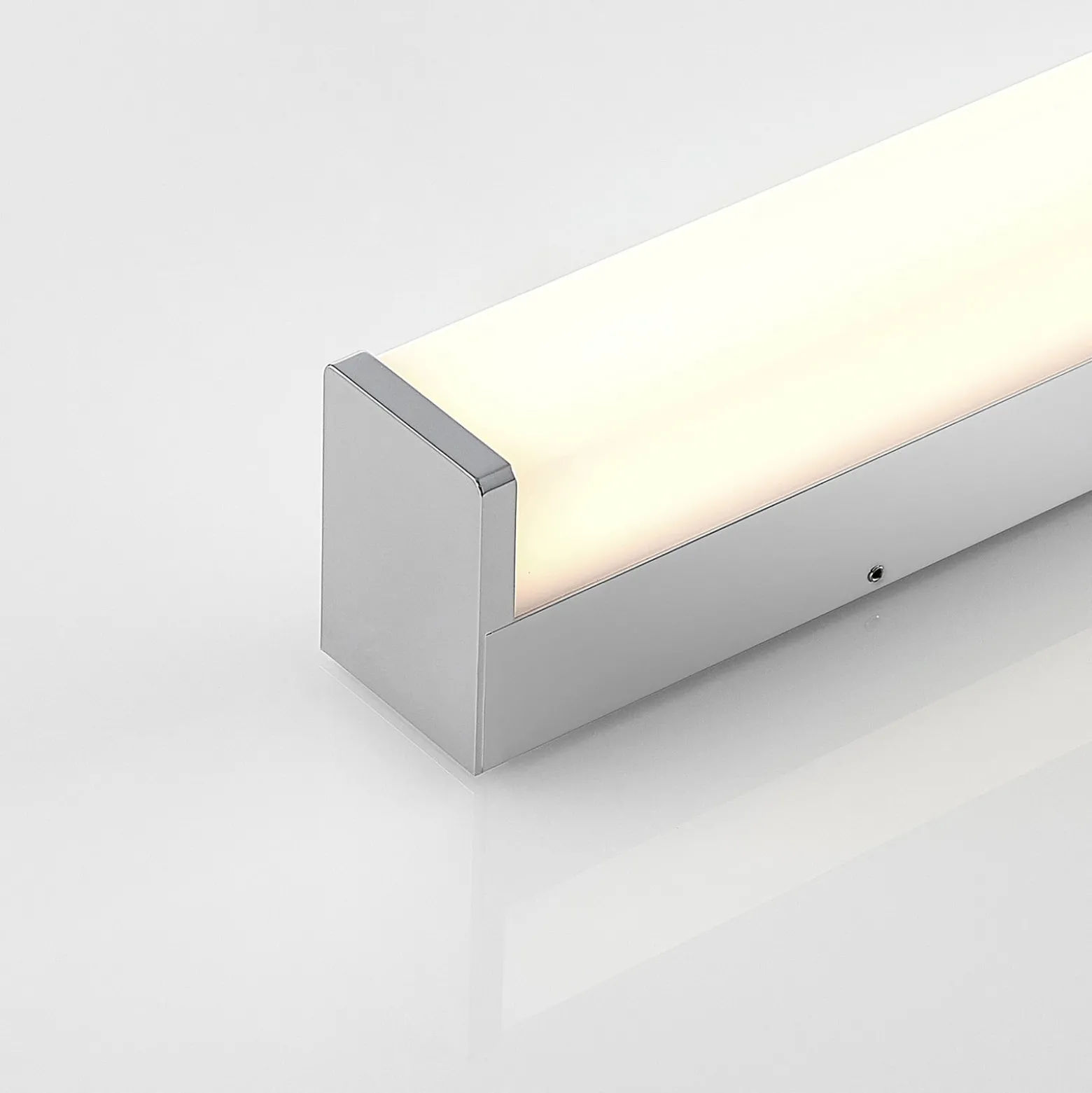 Lindby LED-kylpyhuonevalaisin Klea, 60 cm, kromi, metalli, IP 44