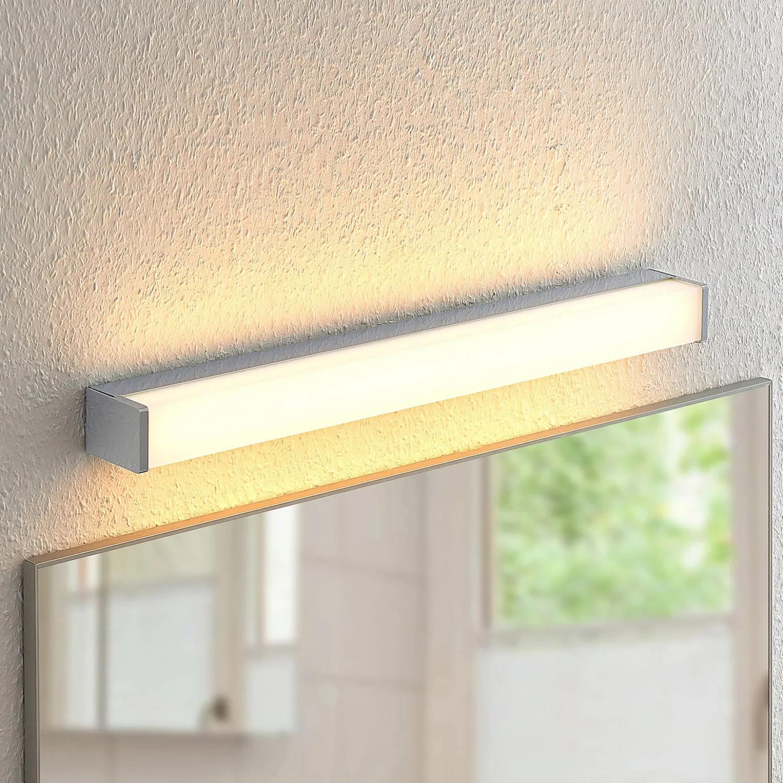 Lindby LED-kylpyhuonevalaisin Klea, 60 cm, kromi, metalli, IP 44