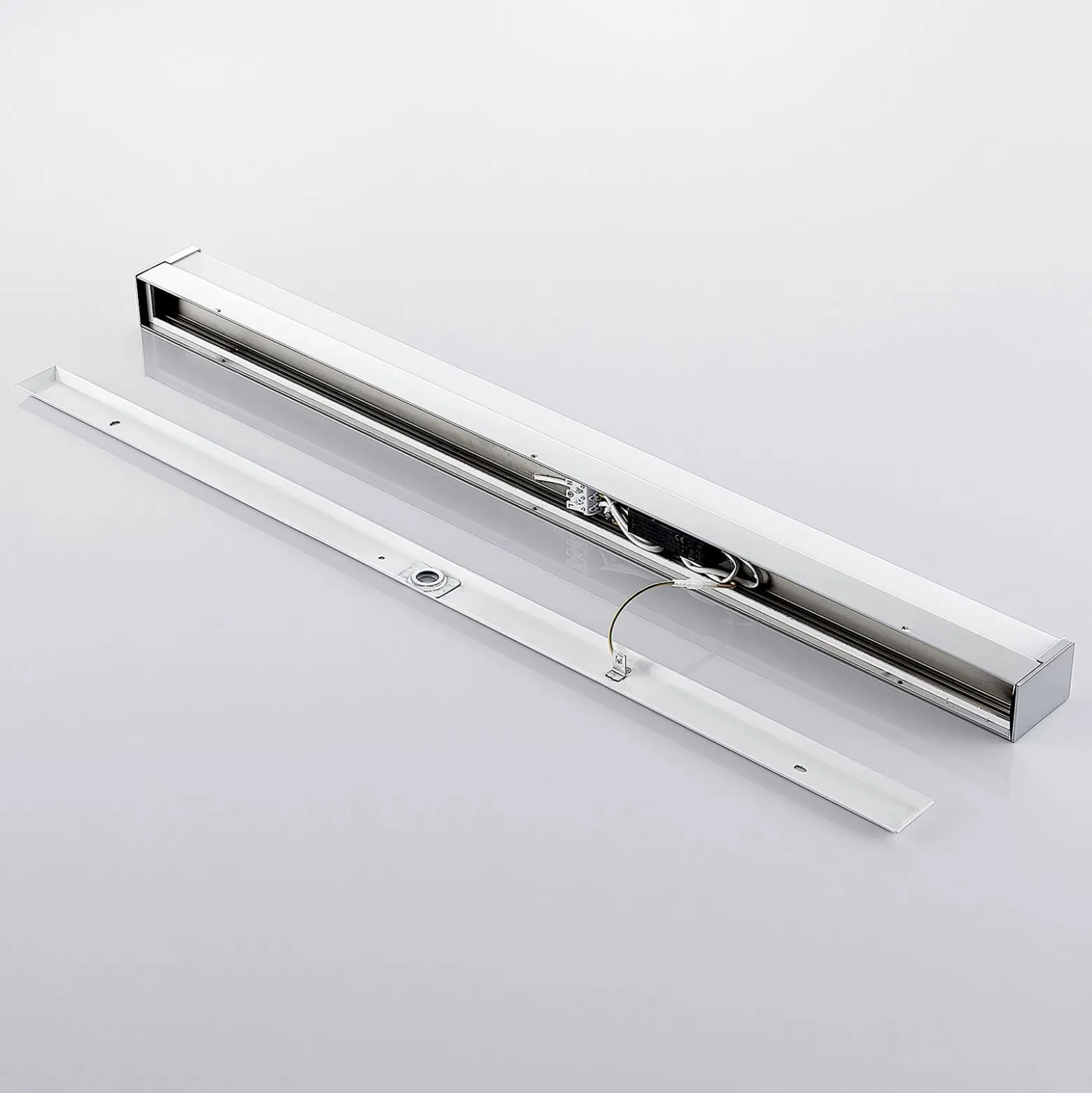 Lindby LED-kylpyhuonevalaisin Klea, 90 cm, kromi, metalli, IP 44