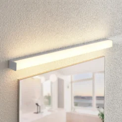 Lindby LED-kylpyhuonevalaisin Klea, 90 cm, kromi, metalli, IP 44