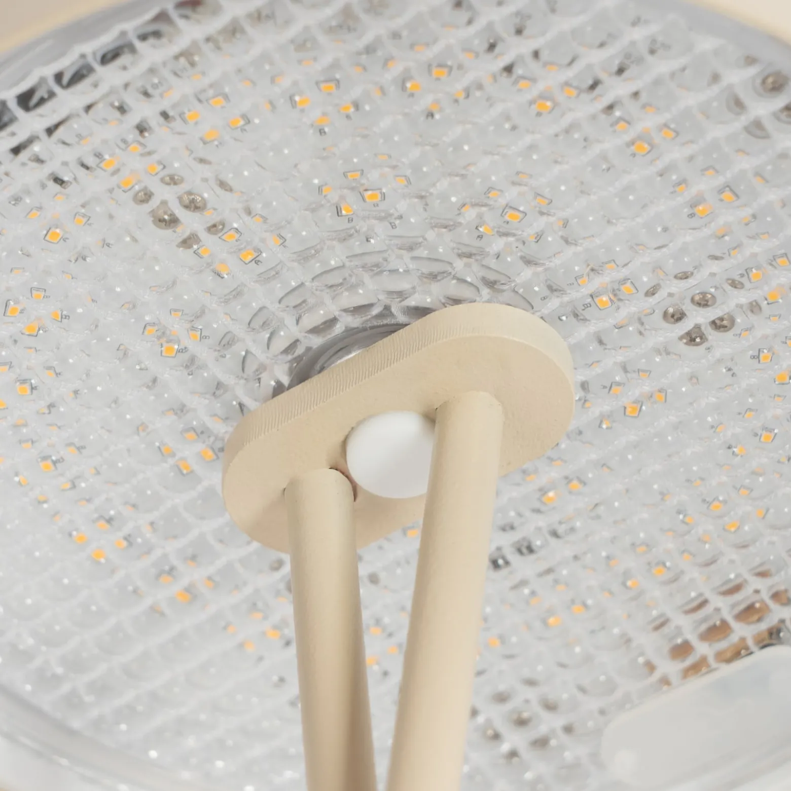 Lindby LED ladattava pöytävalaisin Janea, CROSS, beige, metallia