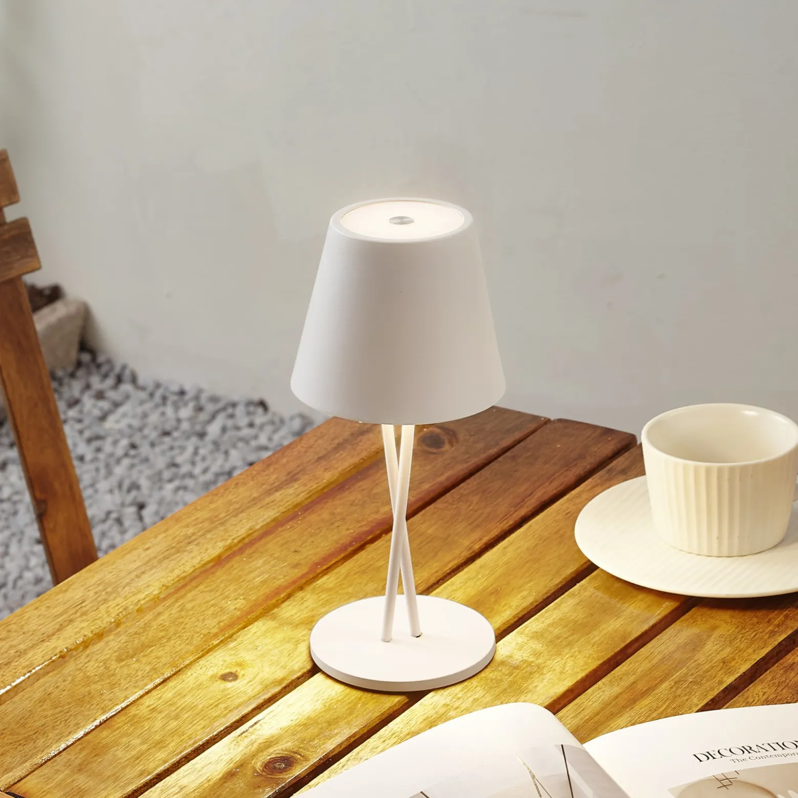 Lindby LED ladattava pöytävalaisin Janea CROSS, valkoinen, metallia
