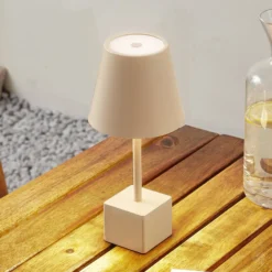 Lindby LED ladattava pöytävalaisin Janea CUBE, beige, metallia